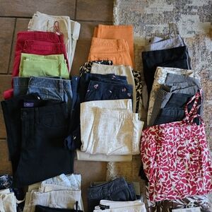 Lot of Womans Capris Liz Claiborne/ Style and Co. Sizes 2,4,6. There Is 44 Total